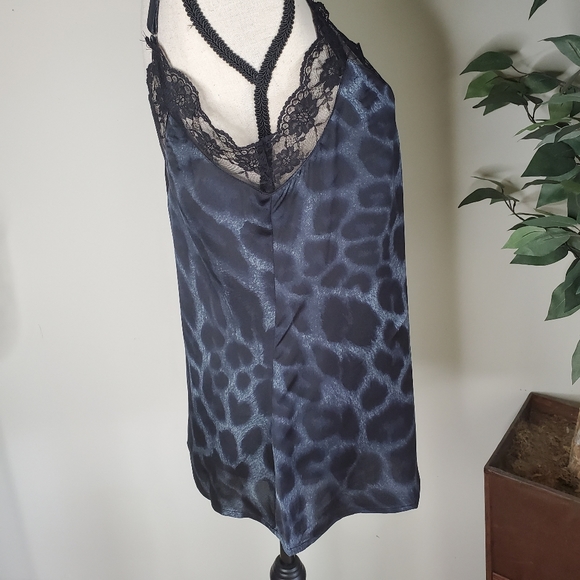 New! Navy V Neck Lace Cami - Picture 6 of 7